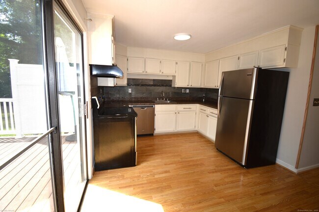 Foto del edificio - 250 Woodford Ave