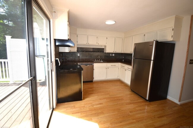 Building Photo - 250 Woodford Ave