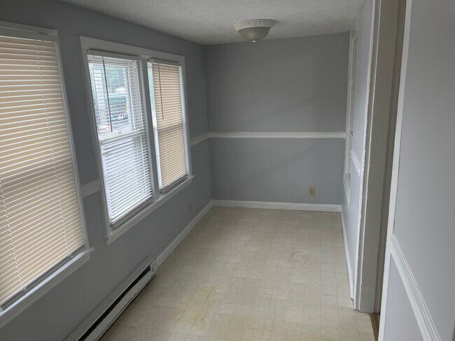 Building Photo - 207 Crane Dr