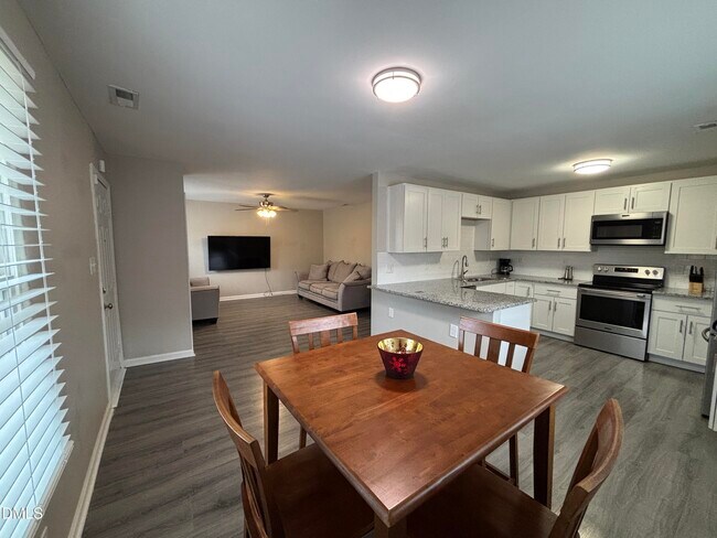 Foto del edificio - 2305 Fitzgerald Ave