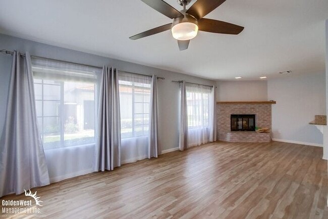 Building Photo - Spacious 2Bd 2.5Ba Two-Story Condo in Alli...
