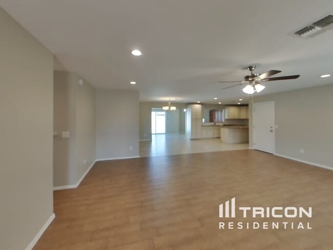 Building Photo - 9837 N 48th Ave