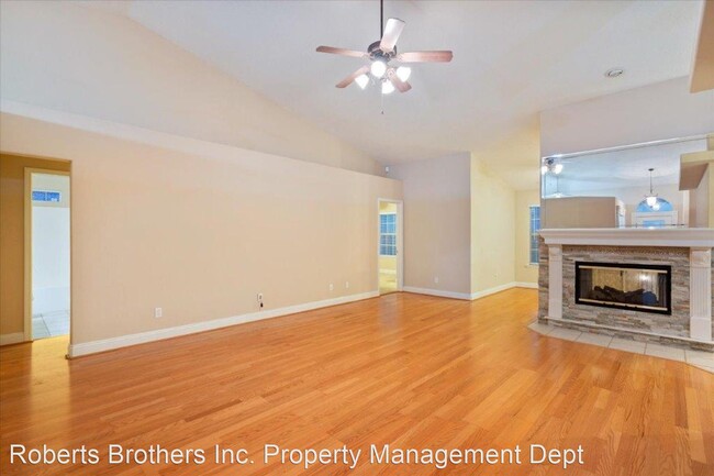 Foto del edificio - 4 br, 3 bath House - 9381 Marchand Ave.