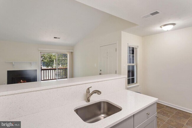 Building Photo - 8629 Beekman Pl