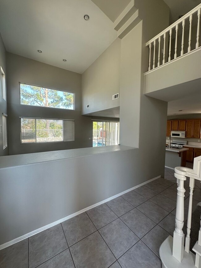 Building Photo - Beautiful 3bedroom 3bath w/ a Pool