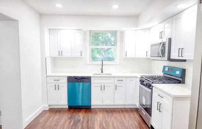 Building Photo - 419 Greylock Pky