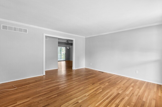 Building Photo - 4453 Remus Dr