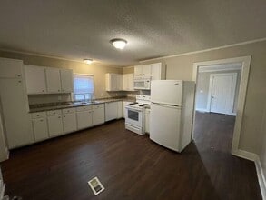 Building Photo - 1401 Linwood Rd