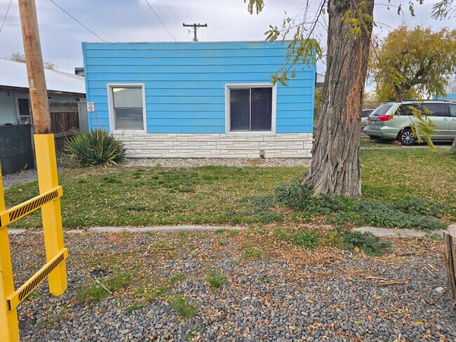 Building Photo - Cozy Studio Apartment Available now!