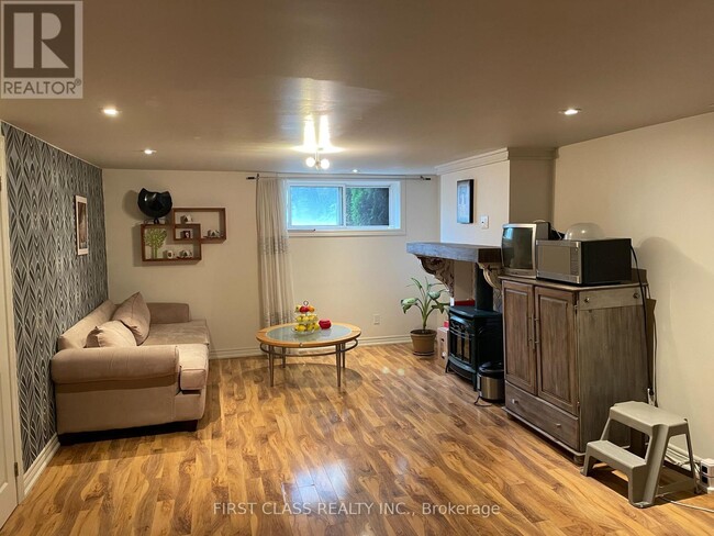 Building Photo - 7 Duncairn Dr