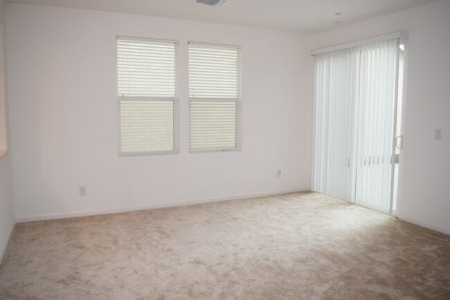 Building Photo - 1805 Terracina Dr