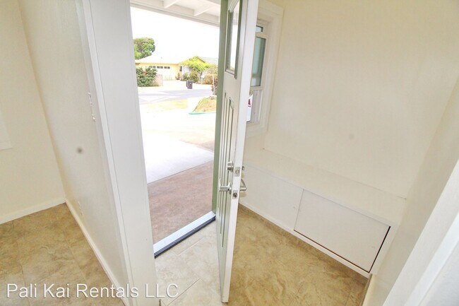 Foto del edificio - 3 br, 2 bath House - 588 Waikala Street