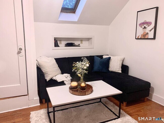 Foto del edificio - 417 Brightwood Ave