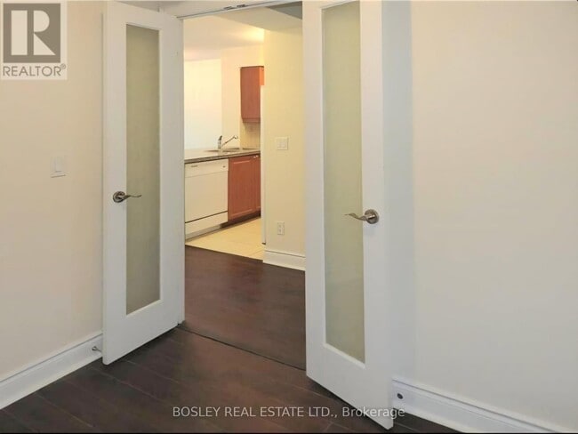 Building Photo - 15 Greenview Ave