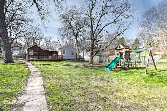 Building Photo - 605 Loomis Ave