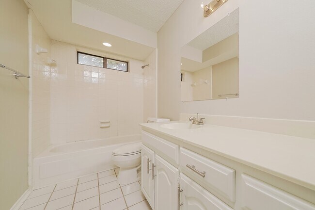 Building Photo - 3013 Osceola Dr