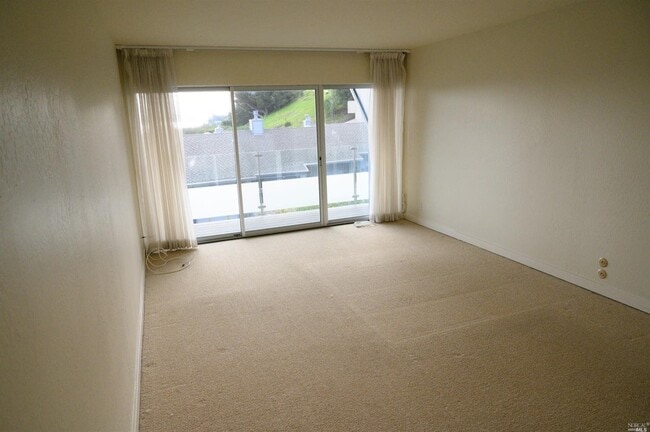 Building Photo - 90 Lyford Dr