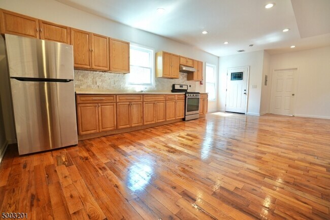 Building Photo - 131 Sylvan Ave