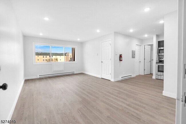 Foto del edificio - 557 S Broad St