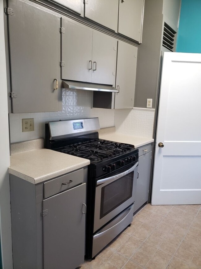 Building Photo - 3-Bedroom 2-Bathroom Home