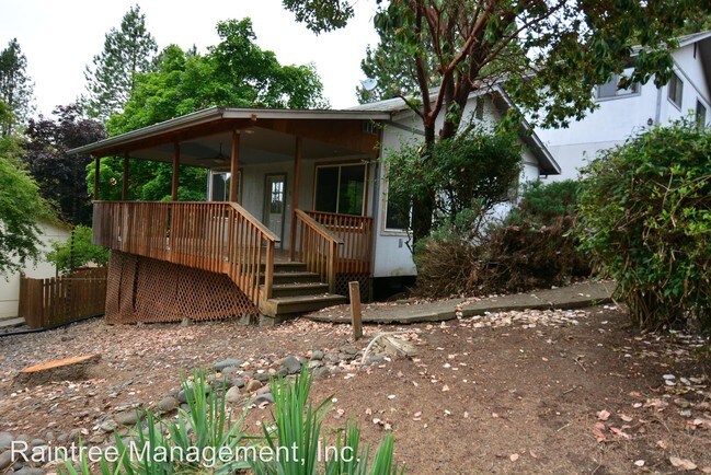 Building Photo - 3142 NE Monterey Dr