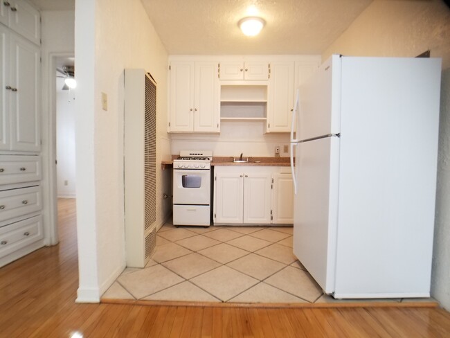 kitchen - 410 Mesa St SE