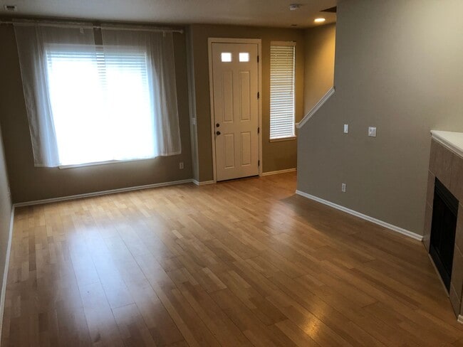 Building Photo - $500.00  OFF  1ST  FULL MONTH'S  RENT  Lov...