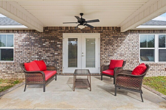 Foto del edificio - 4 Bedrooms!!!