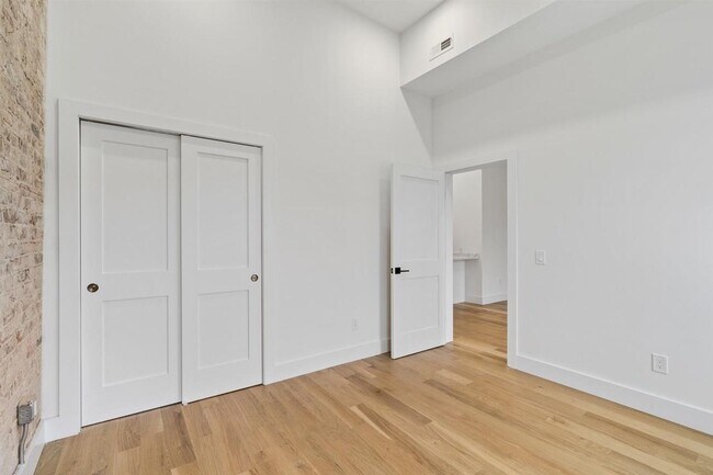 Foto del edificio - 25 Corbin Ave
