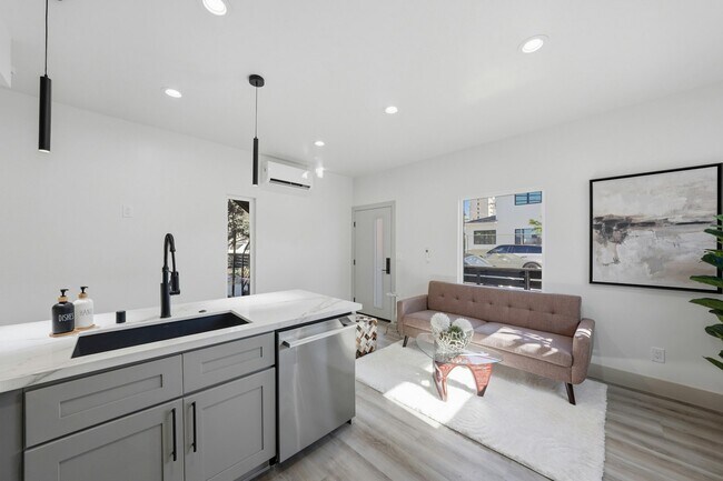 Foto del edificio - 422 Arbor Dr