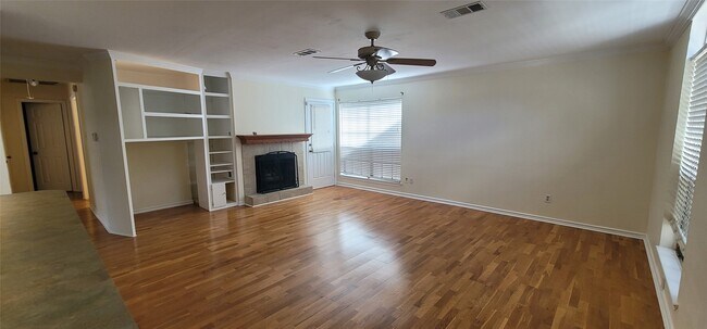 Building Photo - 20111 Beechview Ln
