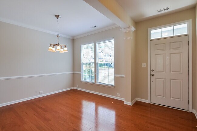 Building Photo - 802 Shefford Town Dr