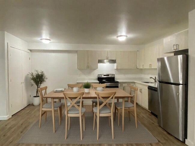 Interior Photo - 3903 S Tyler St
