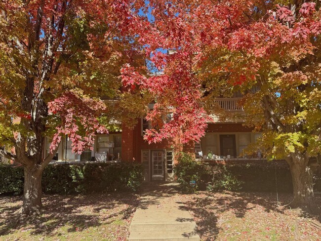 Building Photo - Vintage Charm in Historic OKC!