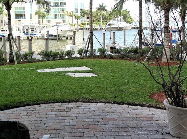 Foto del edificio - 3340 NE 190th St