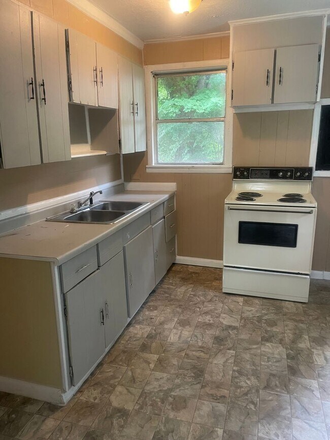 Foto del edificio - Oak Ridge 37830 - 2 bedroom, 1 bath Duplex - Contact Lisa Vineyard 865-216-9334