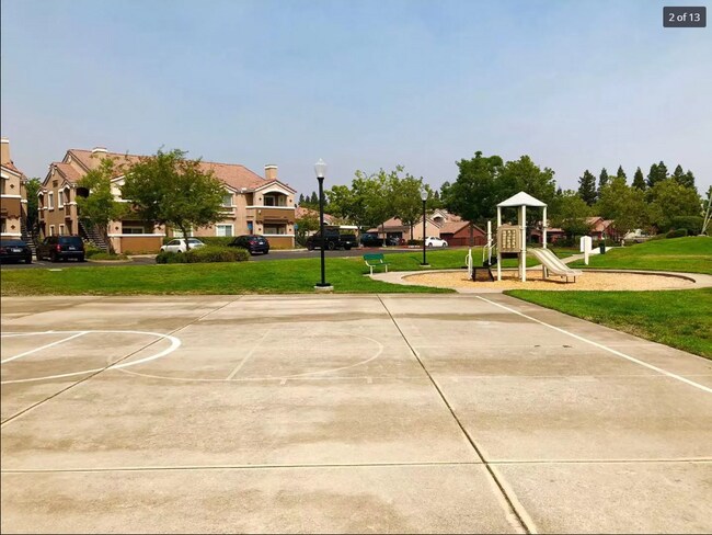Building Photo - 885 Halidon Way