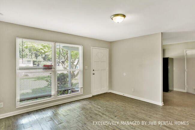 Building Photo - 1714 Dupre Dr