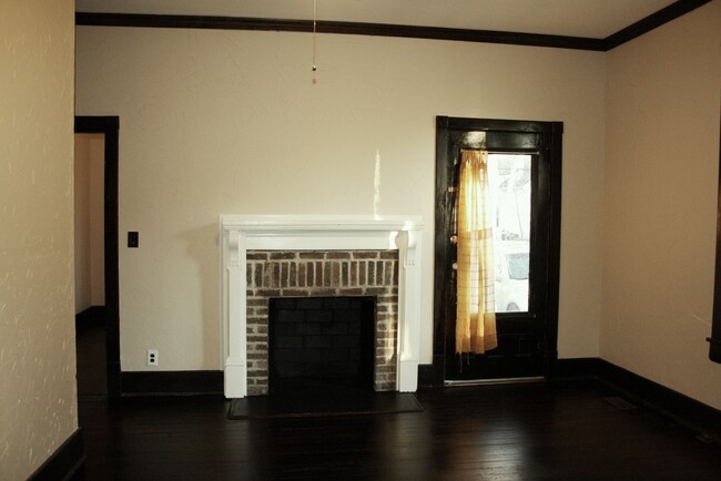Living Room - 829 N Spring St