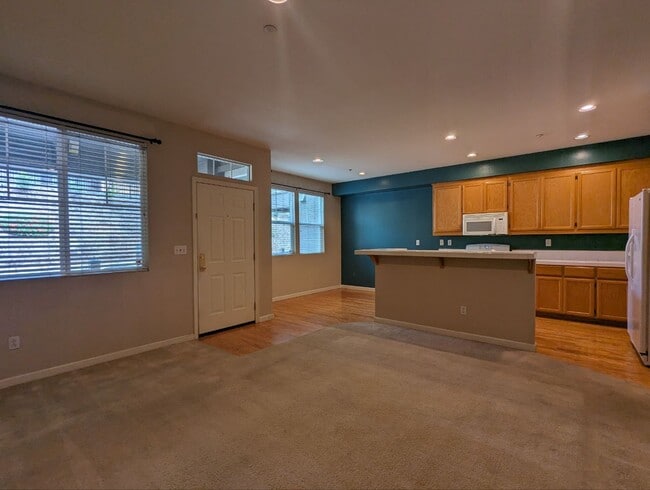 Building Photo - 139 Windward Common