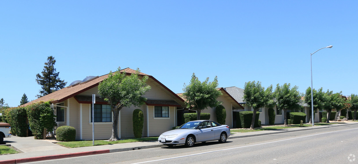 Caulfield Lane Senior Apartments - Apartments in Petaluma, CA