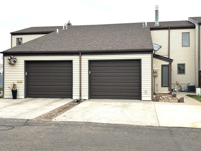 Building Photo - 315 Heather Ln