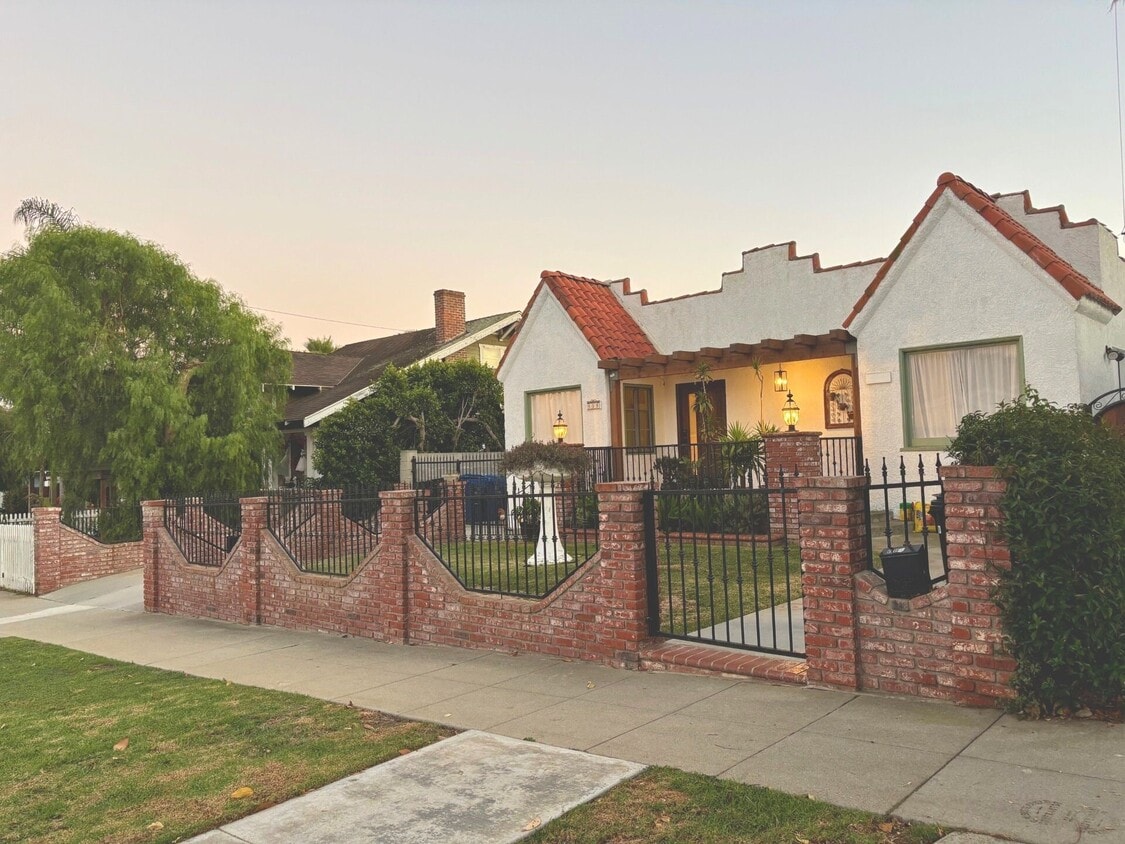 Primary Photo - 559 W 39th St