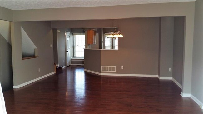 Building Photo - 1235 Meadowbrook Dr