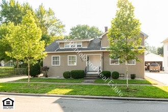 Building Photo - 1320 S Van Buren St