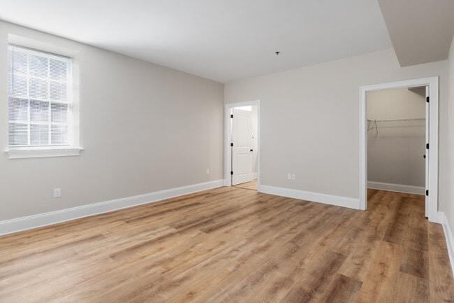 Building Photo - Reservoir Landing Apartments
