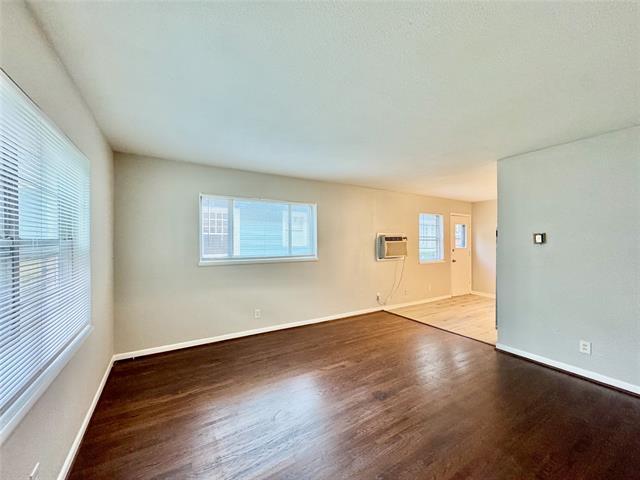 Foto del edificio - 4916 Worth St