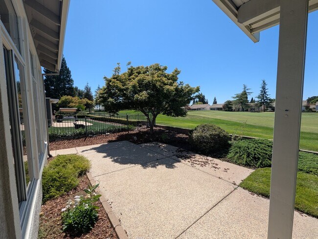 Foto del edificio - 7090 Lost Lake Ln