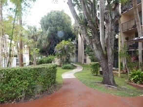 Building Photo - 14601 N Kendall Dr