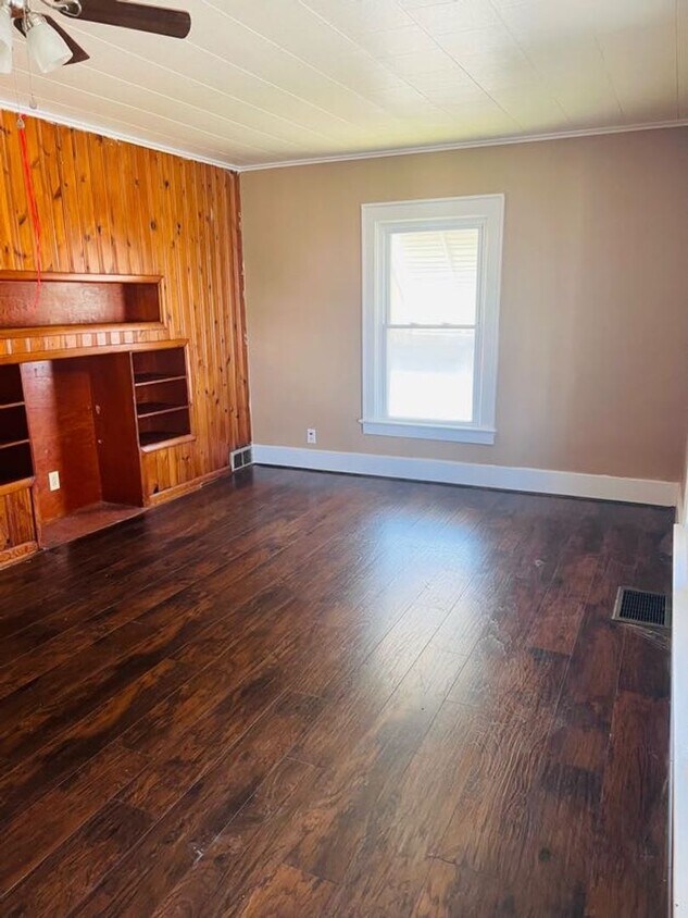 455 Baldwin Ave Unit 1, Sharon, PA 16146 Room for Rent in Sharon, PA